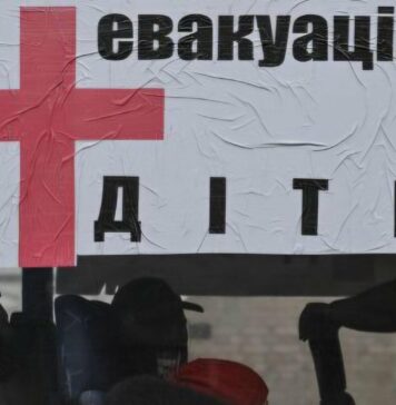 Рискуют жизнью самых молодых: на Харьковщине родителей призвали вывезти детей из 16 сел