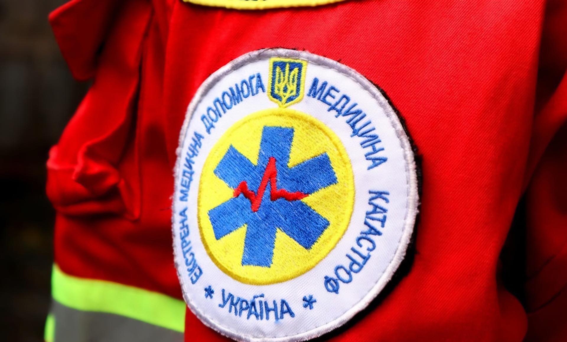 Пистолет вместо благодарности за помощь: в Харькове мужчина угрожал парамедику прямо в больнице