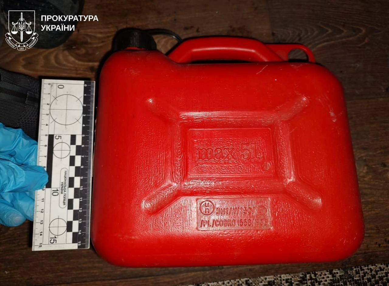 Бегла как живой факел по улице: на Харьковщине мужчина облил бензином и поджег жену