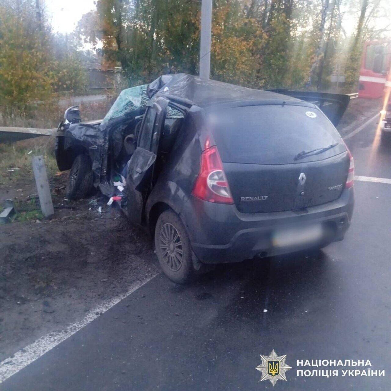 Авария с двумя погибшими на Харьковщине: легковушка протаранила грузовик